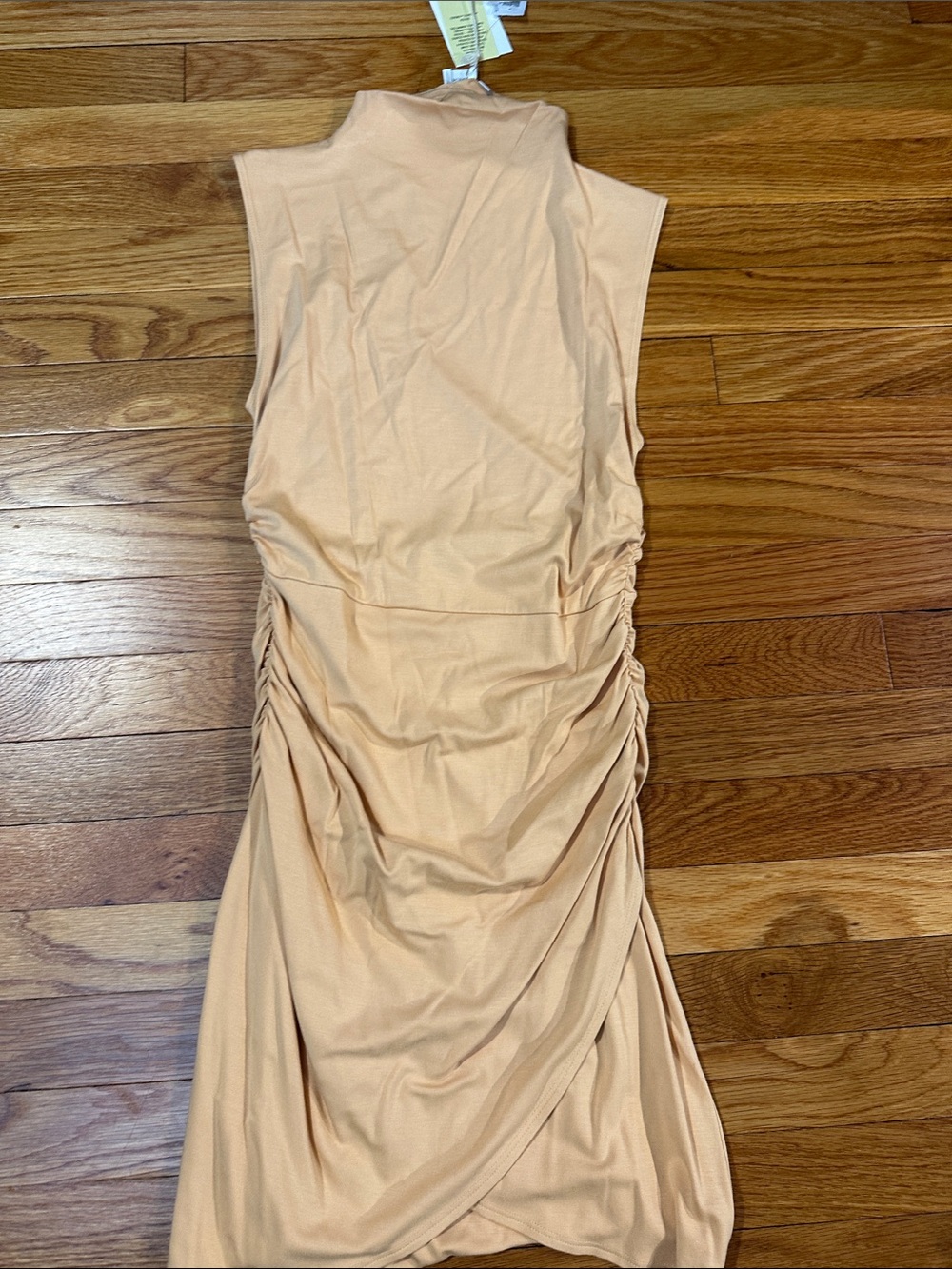 An xs aritzia dress perfect for the summer! Never been worn! Tags on